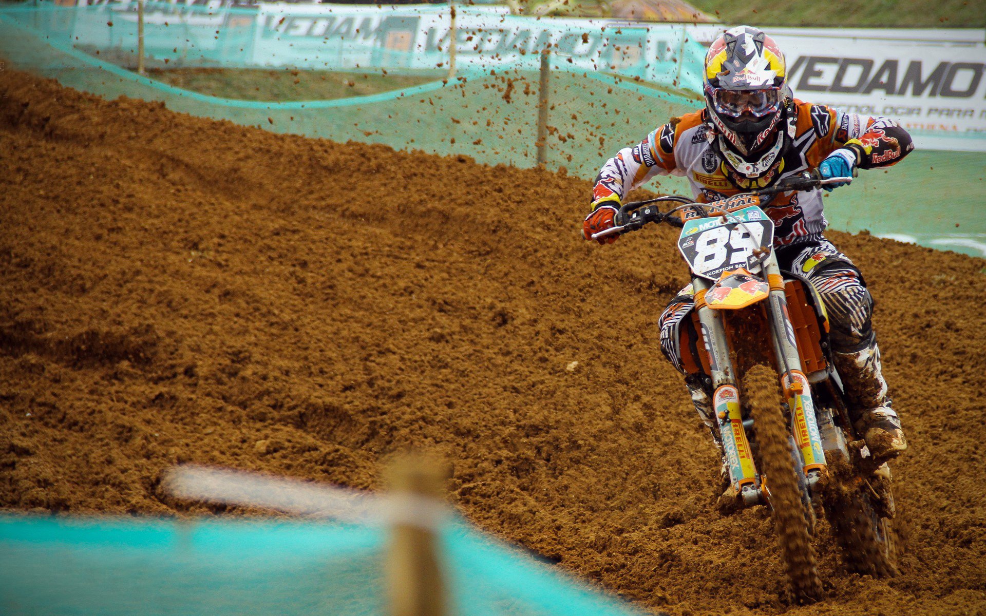 快攻转换迅速，多次反击得分，快攻型打法