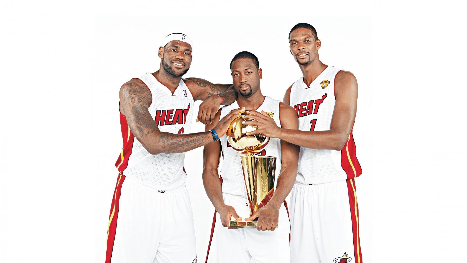 新签约球员赛场首秀表现稳健初步赢得球迷认可，nba新签球员多久可以被交易